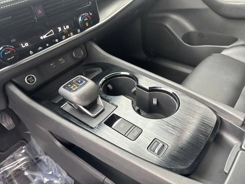 Certified 2021 Nissan Rogue SV w/ Premium Package FWD image 32