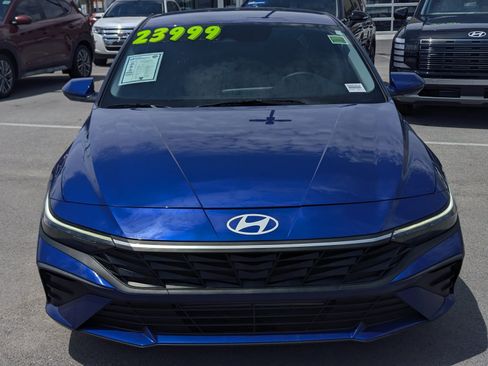 Used 2025 Hyundai Elantra SE FWD image 6