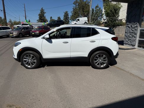 Used 2021 Buick Encore GX Essence w/ Experience Buick Package image 3