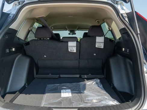 Used 2025 Honda CR-V LX image 17