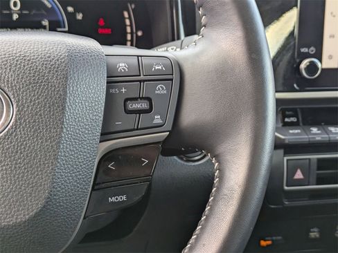 Used 2025 Toyota Camry SE image 21