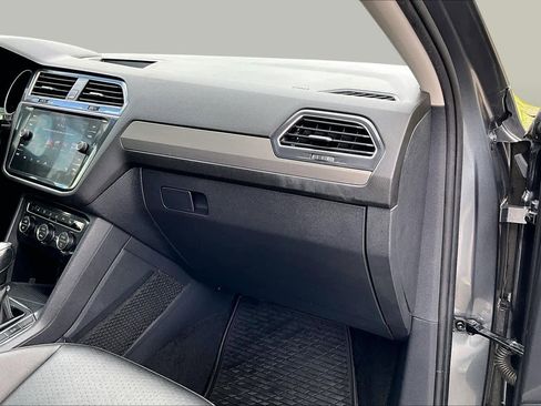 Used 2020 Volkswagen Tiguan SE w/ Panoramic Sunroof Package AWD/4WD image 19