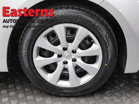 Used 2022 Toyota Corolla LE FWD image 31