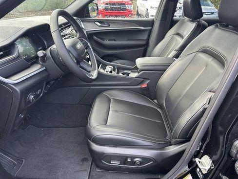 New 2025 Jeep Grand Cherokee L Limited w/ Black Appearance Package image 9