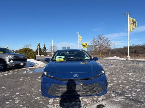 Used 2025 Toyota Camry LE image 2