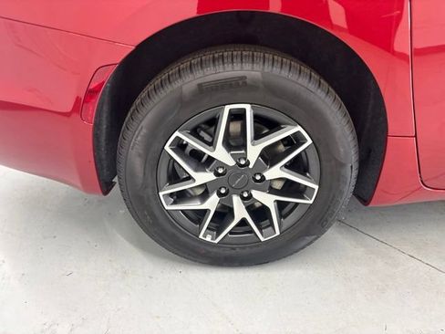 New 2027 Chrysler Pacifica Limited AWD/4WD image 9