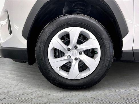 Used 2025 Toyota RAV4 LE image 9