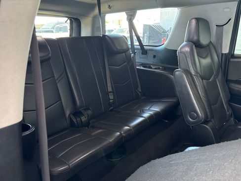 Used 2020 Cadillac Escalade ESV Luxury RWD image 19