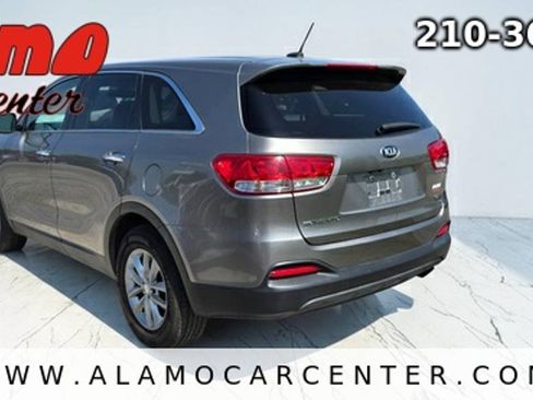 Used 2018 Kia Sorento L FWD image 3