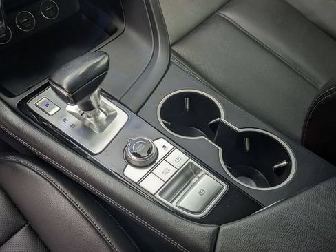 Used 2022 Genesis G70 2.0T RWD image 19