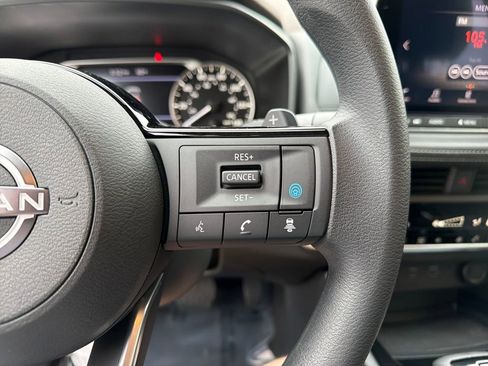 Used 2023 Nissan Rogue SV image 22