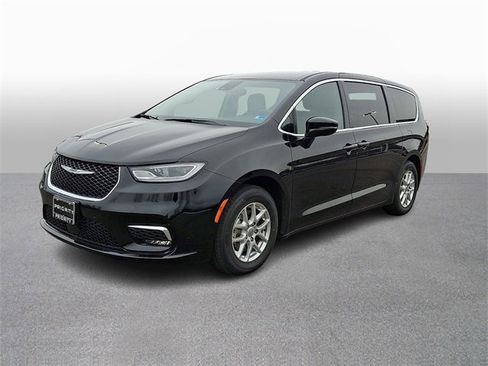 Used 2025 Chrysler Pacifica Select image 1