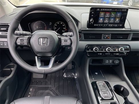 New 2025 Honda Pilot Touring image 12