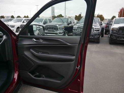 New 2025 Jeep Grand Cherokee L Altitude image 21