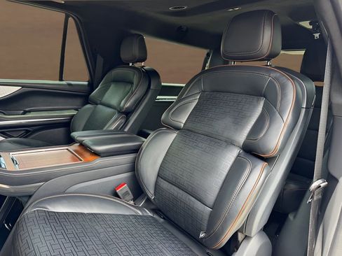 Used 2025 Lincoln Navigator L Black Label AWD/4WD image 18