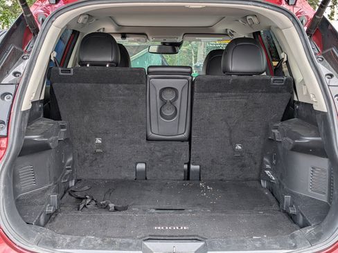 Used 2018 Nissan Rogue SL w/ Premium Package image 13