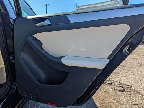 Used 2018 Volkswagen Jetta SE image 17