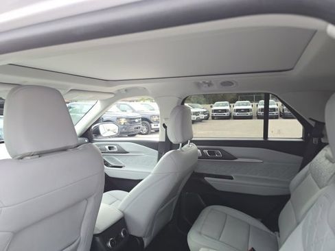 Used 2025 Ford Explorer Platinum w/ Ultimate Package RWD image 8