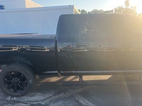 Used 2025 RAM 2500 Laramie AWD/4WD image 5