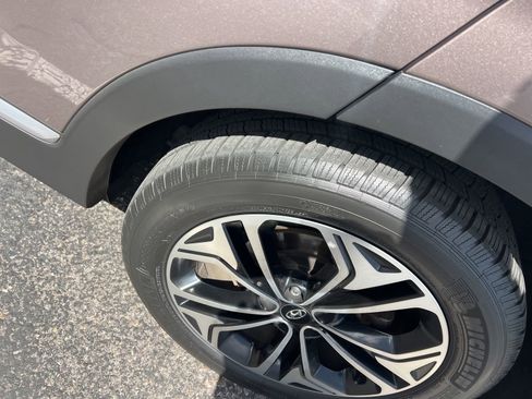 Used 2019 Hyundai Santa Fe Limited FWD image 9