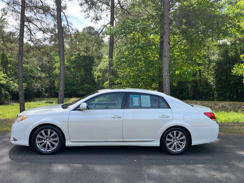 Used 2011 Toyota Avalon Limited FWD image 4