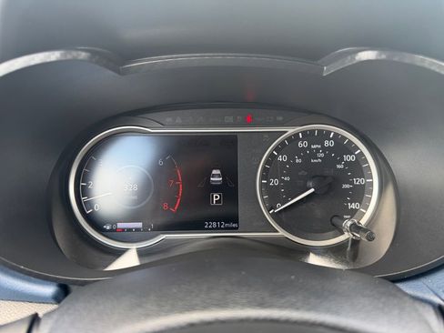 Used 2025 Nissan Versa SV w/ Trunk Package FWD image 16