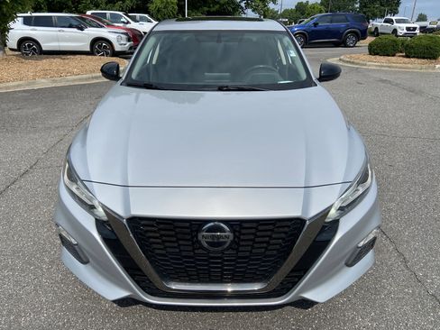 Used 2019 Nissan Altima 2.5 SR w/ SR Premium Package FWD image 2