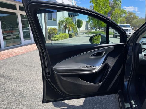 Used 2014 Chevrolet Volt w/ Enhanced Safety Package 1 FWD image 13