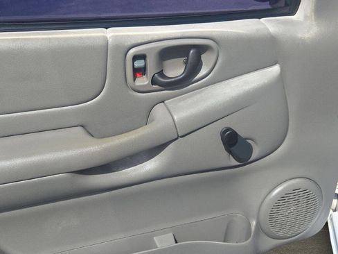 Used 2001 Chevrolet S10 Pickup 2WD Extended Cab image 7