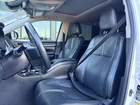 Used 2017 Toyota Highlander SE image 16