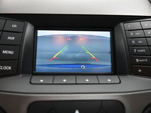 Used 2015 Ford Taurus SE FWD image 16