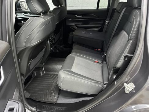 Used 2023 Jeep Grand Cherokee Laredo w/ Luxury Tech Group I AWD/4WD image 23