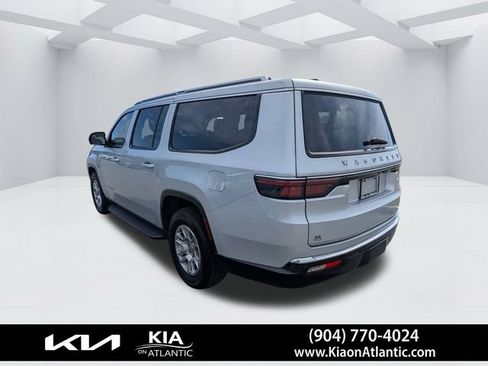 Used 2024 Jeep Wagoneer L 4WD image 5