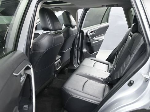 Used 2022 Toyota RAV4 XLE Premium AWD/4WD image 9