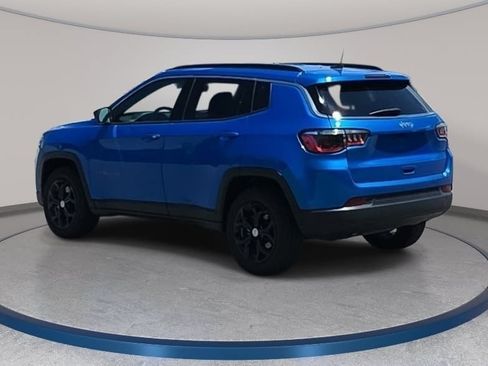 Used 2024 Jeep Compass Latitude AWD/4WD image 7