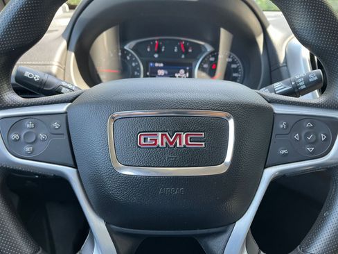 Used 2024 GMC Terrain SLE image 27
