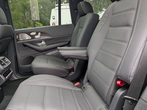 Used 2025 Mercedes-Benz GLS 450 4MATIC image 18