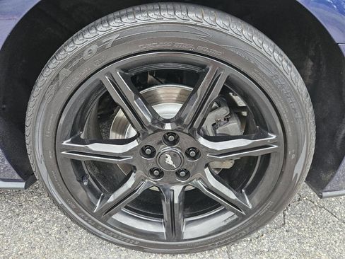 Used 2019 Ford Mustang GT w/ Black Accent Package RWD image 28