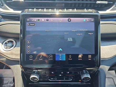 Used 2022 Jeep Grand Cherokee Overland AWD/4WD image 22
