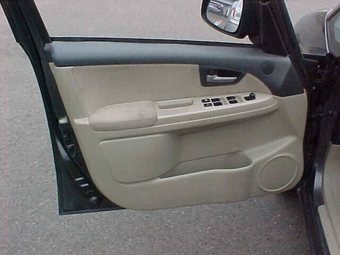 Used 2010 Suzuki SX4 LE FWD image 15
