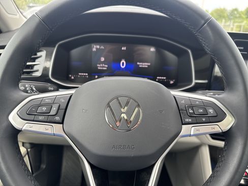 Certified 2025 Volkswagen Jetta SE FWD image 10