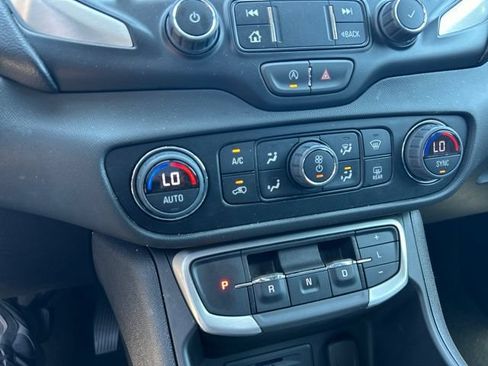 Used 2024 GMC Terrain SLT AWD/4WD image 25