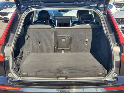 Used 2019 Volvo XC60 T5 Momentum w/ Multimedia Package image 17