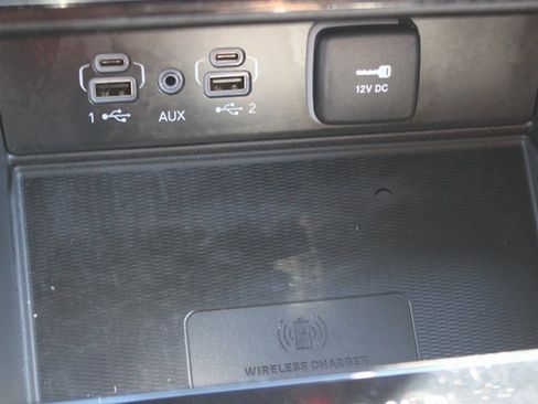 Used 2023 Jeep Grand Cherokee Altitude image 9