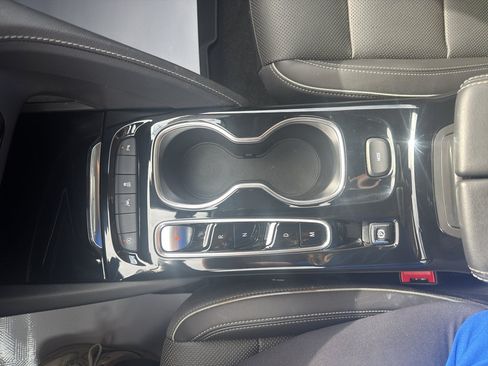 Used 2023 Buick Envision Essence FWD image 19