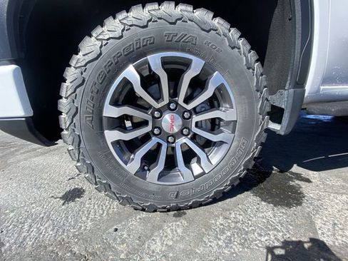 Used 2022 GMC Sierra 1500 AT4 w/ AT4 Premium Package AWD/4WD image 10