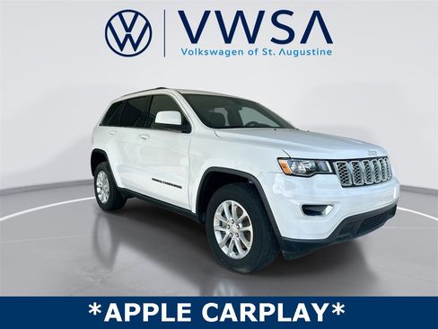 Used 2021 Jeep Grand Cherokee Laredo image 2