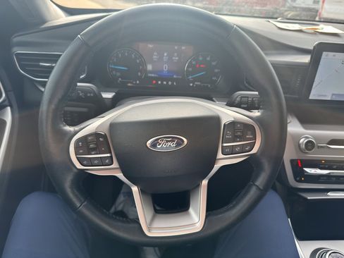 Used 2022 Ford Explorer XLT w/ Equipment Group 202A image 17