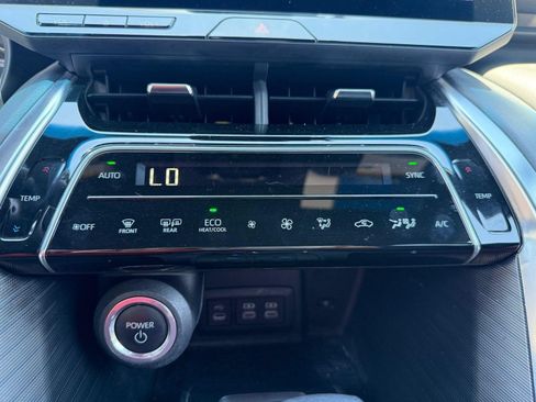 Certified 2024 Toyota Venza Limited AWD/4WD image 22