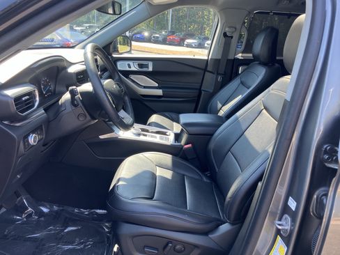 Used 2023 Ford Explorer Limited w/ Limited Technology Package RWD image 16